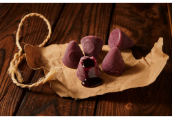 Traditional raspberry cuberdons