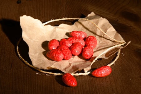 Pompadour Almonds